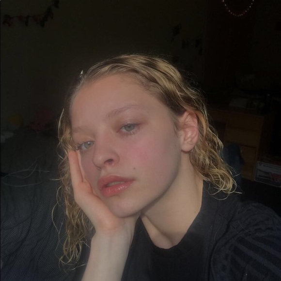 Meet your Posher, Madison - Picture 1 of 1